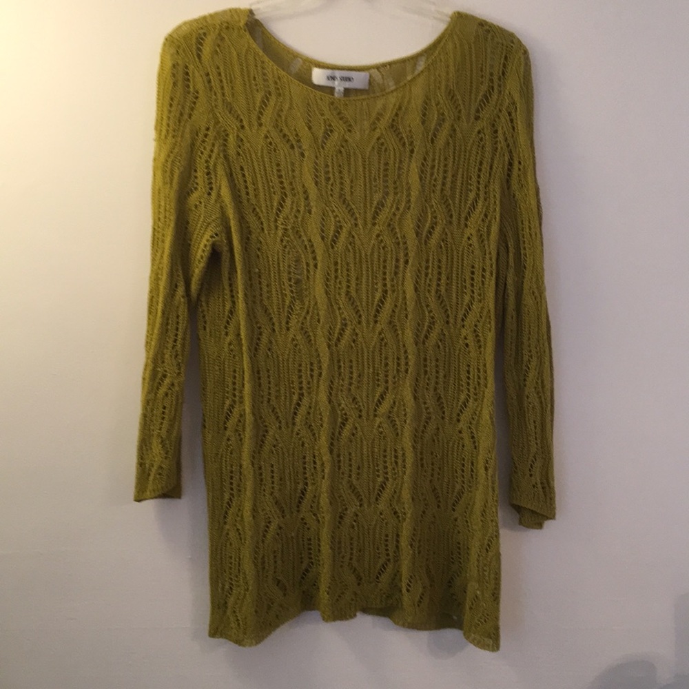 Quarter sleeve designed with holes